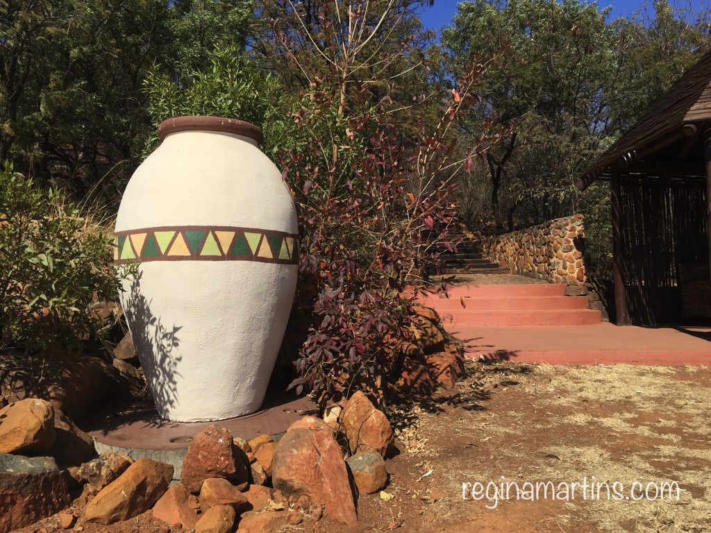 A typical decorated African vase adorning an African garden © Regina Martins